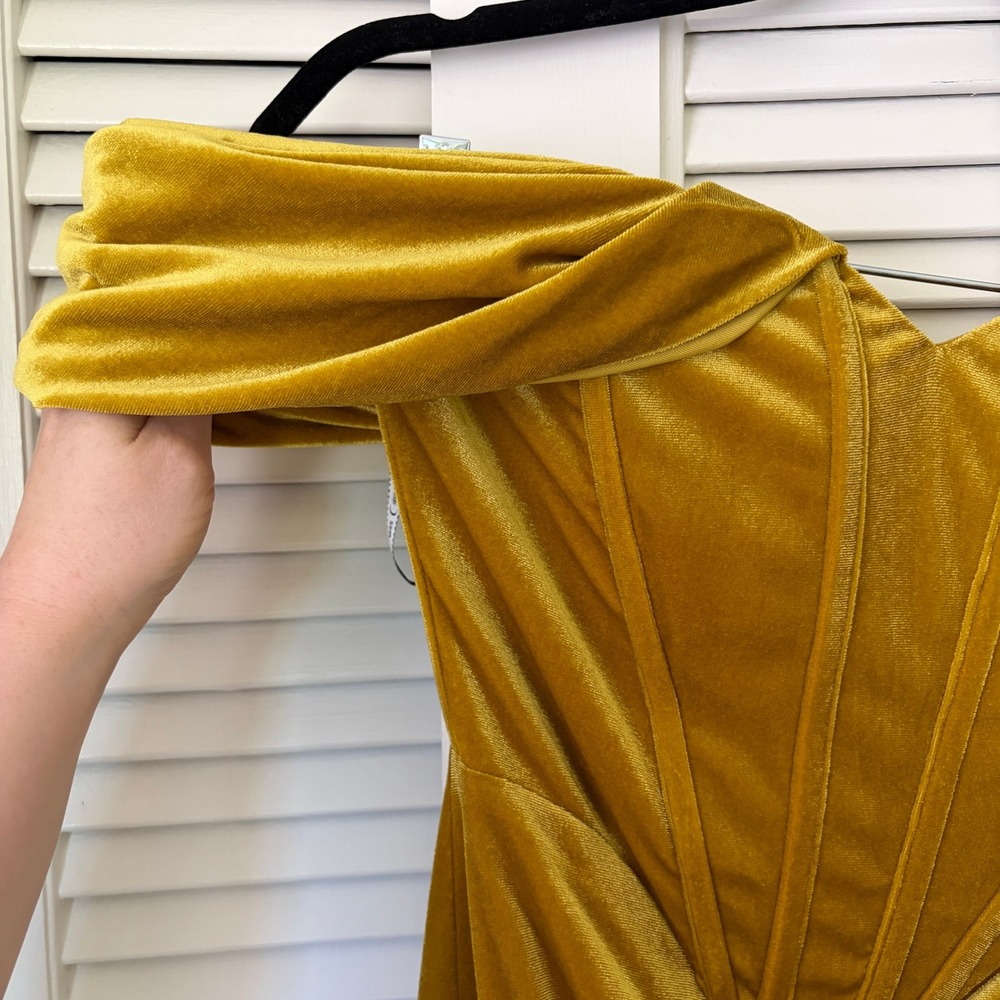 Miss Circle Omaria Gold Velvet Off Shoulder Corset Midi Dress NWT - Picture 5 of 9